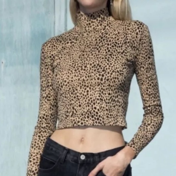 Brandy Melville top - Picture 2 of 3